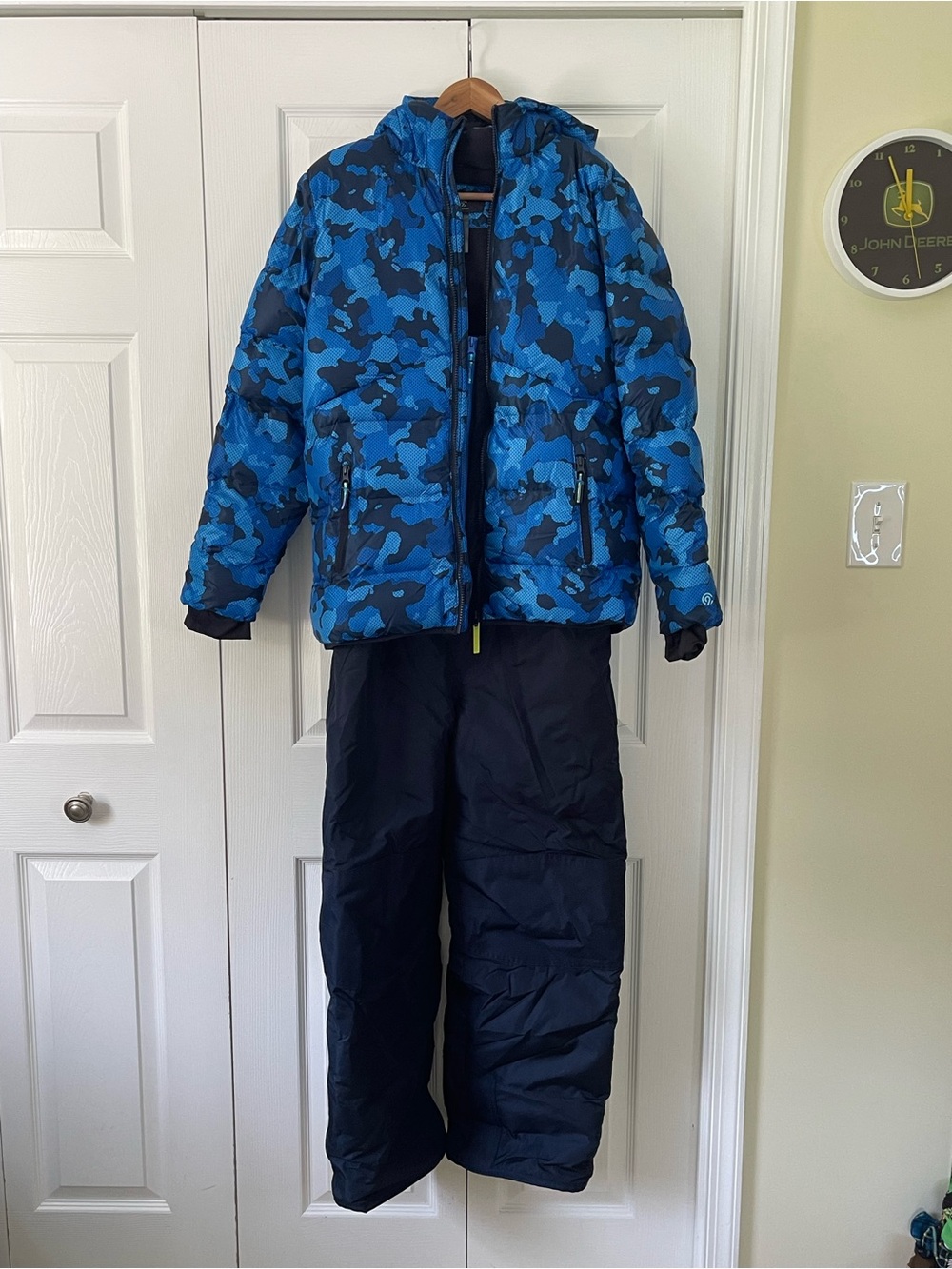 Champion Boys XL Blue Camo Snow Jacket and Dark Blue Bib - Great Contition